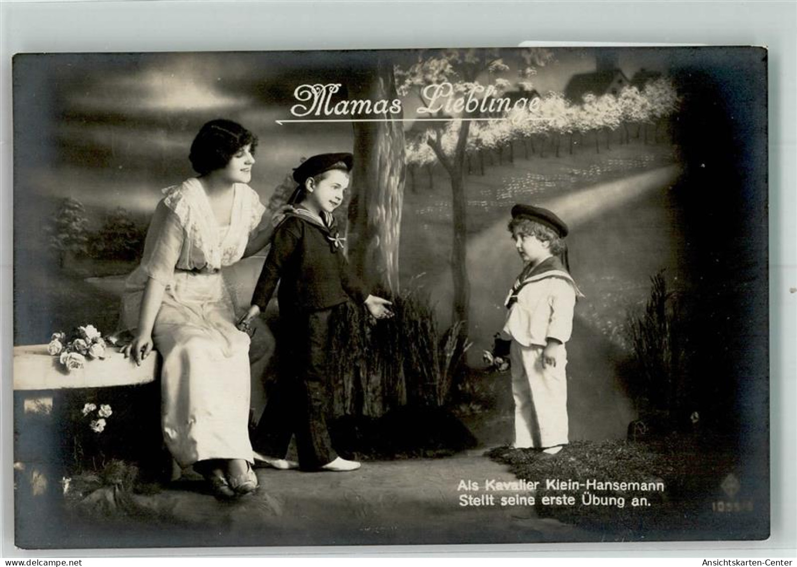 39681001 - Mamas Lieblinge Zwei Kinder Im Matrosenanzug Fotostudioaufnahme - Mother's Day