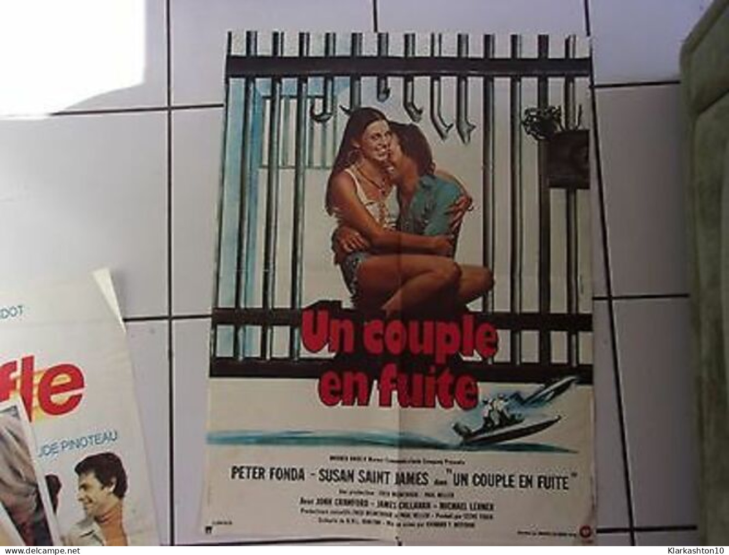 Affiche 78 X 58 Cms Film UN COUPLE EN FUITE Peter Fonda Susan St James - Manifesti