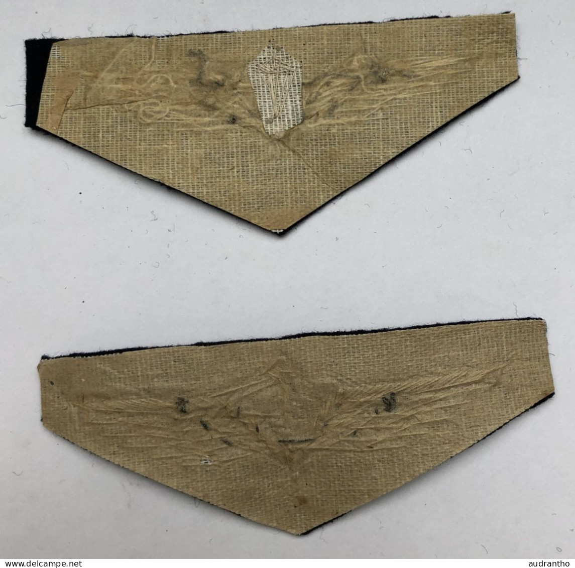 2 Anciens Insigne De Casquette AUMONIER Armée De L'air Française (belle Qualité) - Uniforms