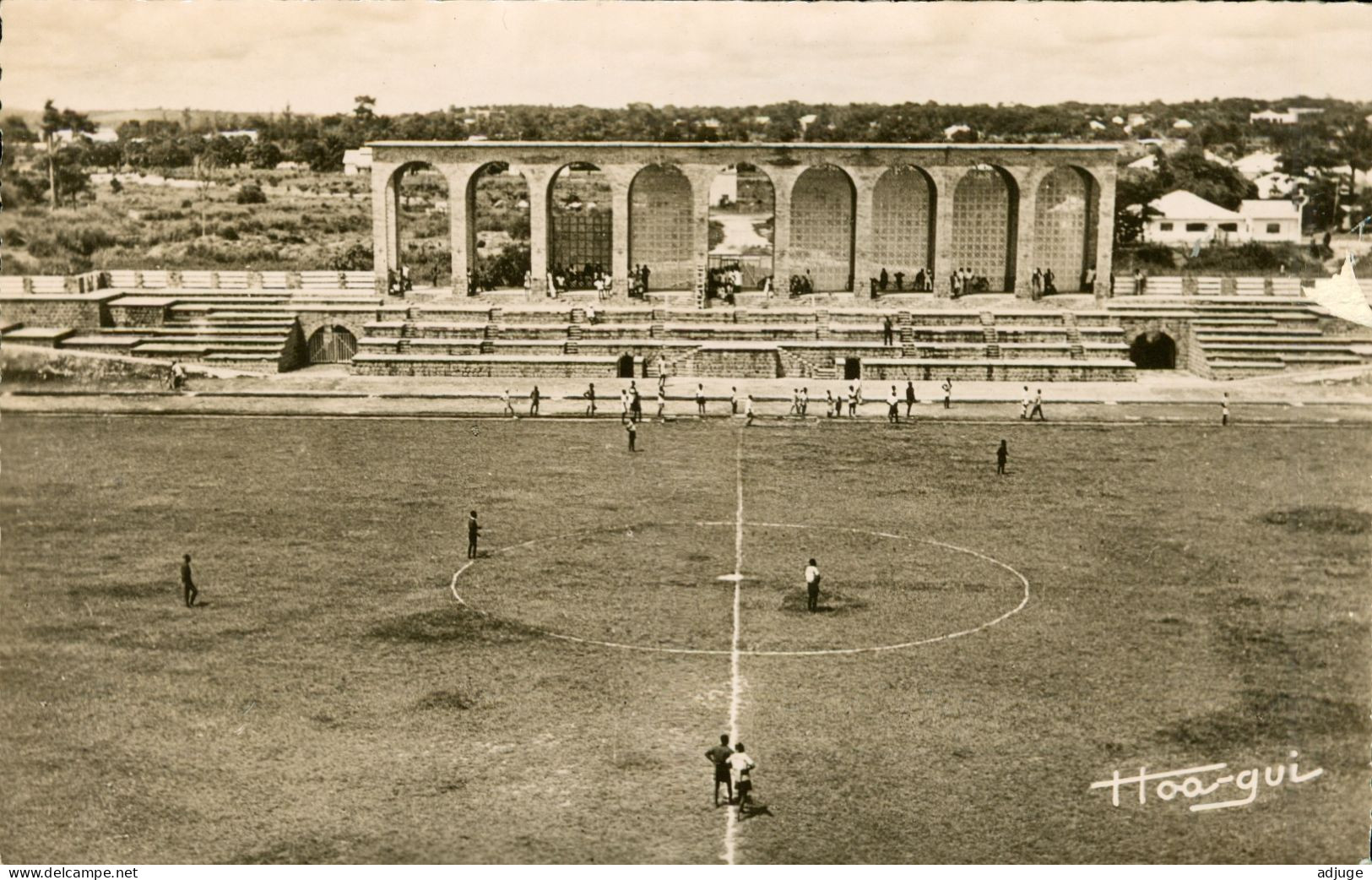 CPSM  CONGO - A.E.F.  BRAZZAVILLE - Le Stade ÉBOUÉ - Match De Foot Ball  ** Cf. Scans - Brazzaville