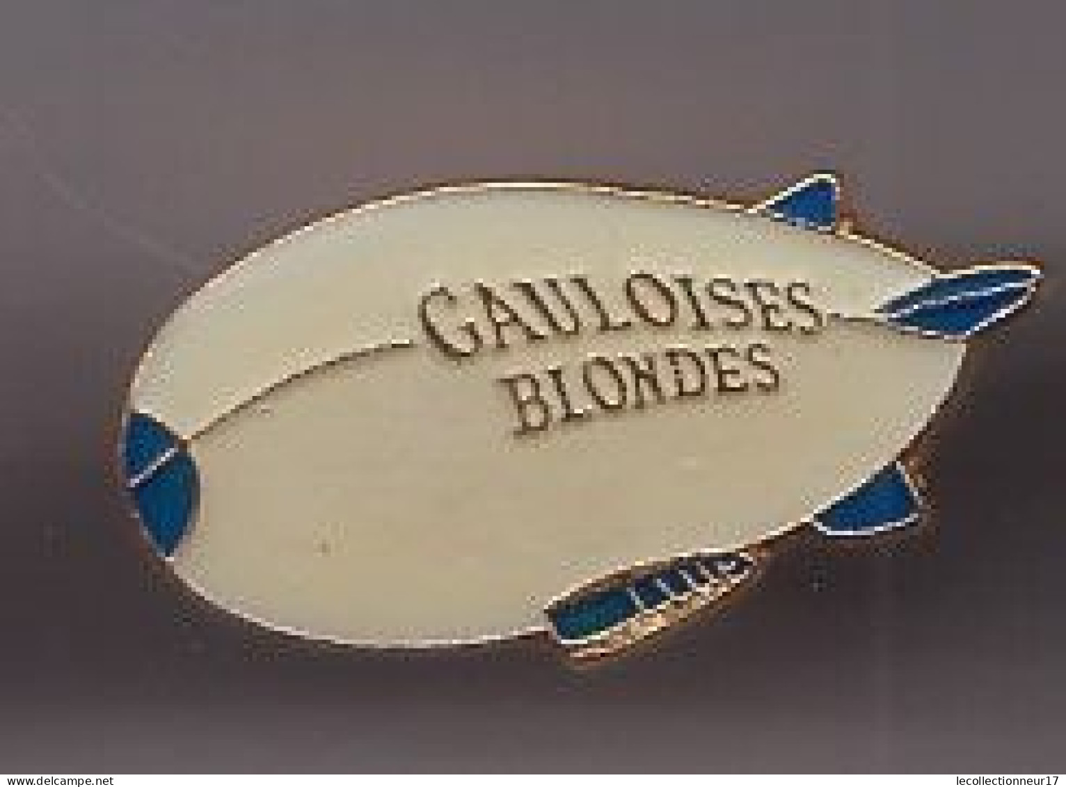 Pin's Gauloises Blondes Dirigeable Ref 1423 - Montgolfières