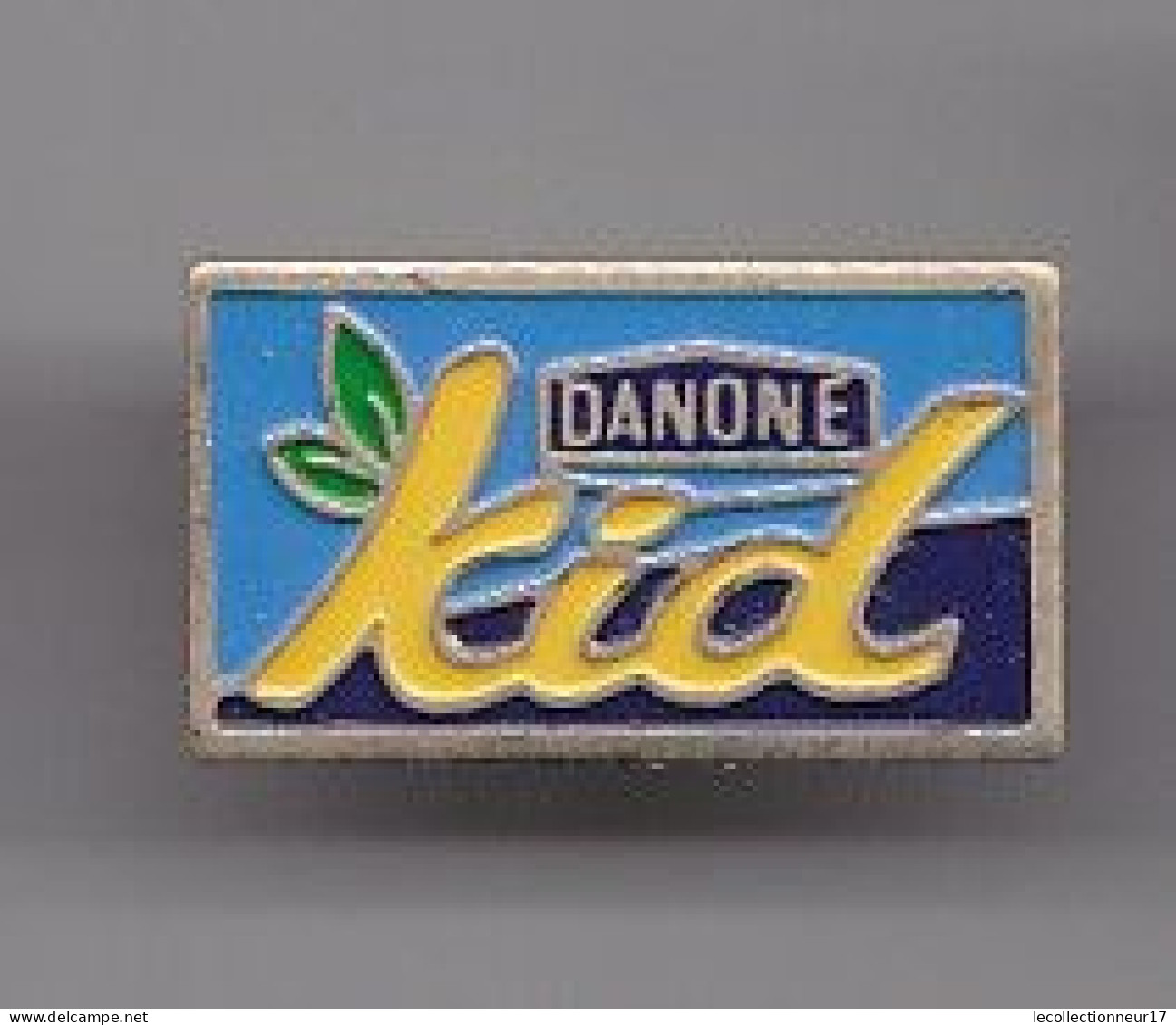 Pin's Produits Danone Kid Réf 4832 - Alimentation