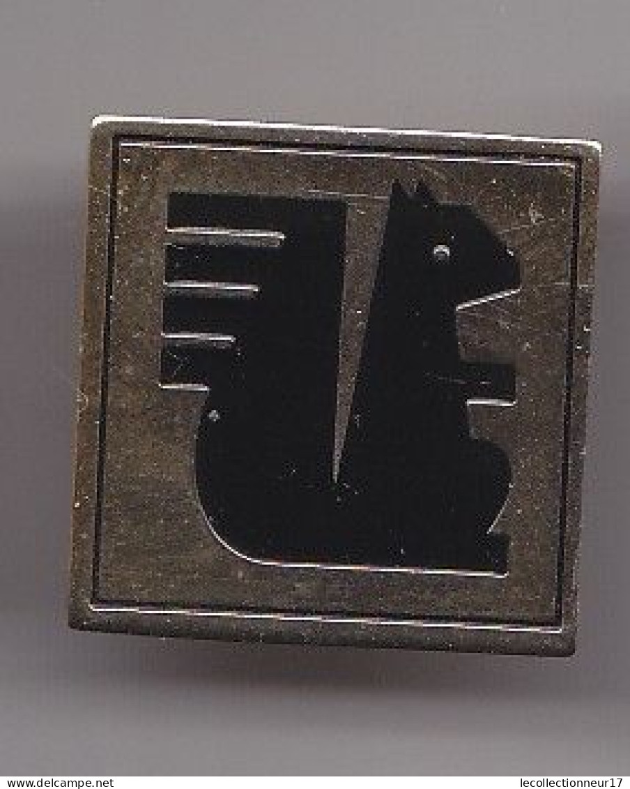 Pin's Banque Caisse D' Epargne Ecureuil Logo Des Années 1983 Réf 7510JL - Banques