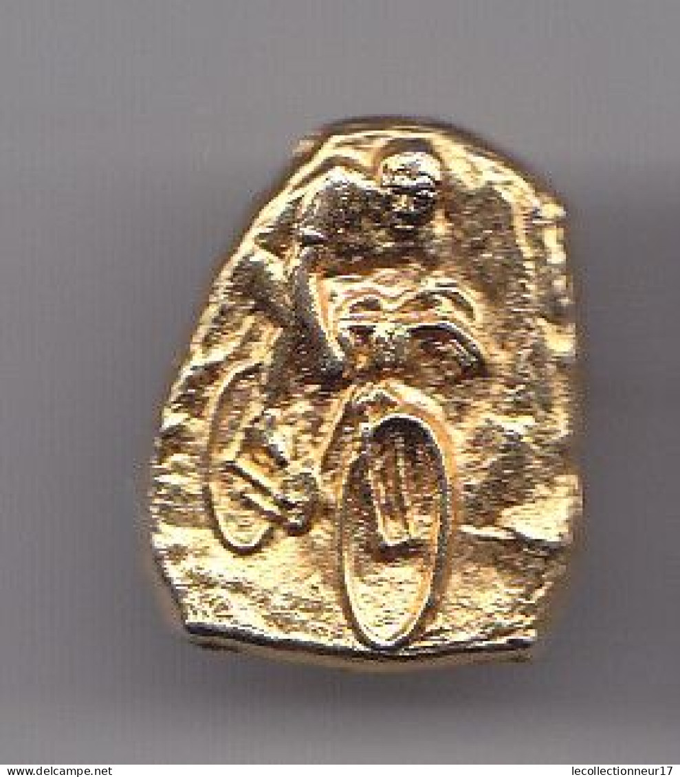 Pin's Doré En Relief Vélo Cyclisme   Réf 5171 - Cycling