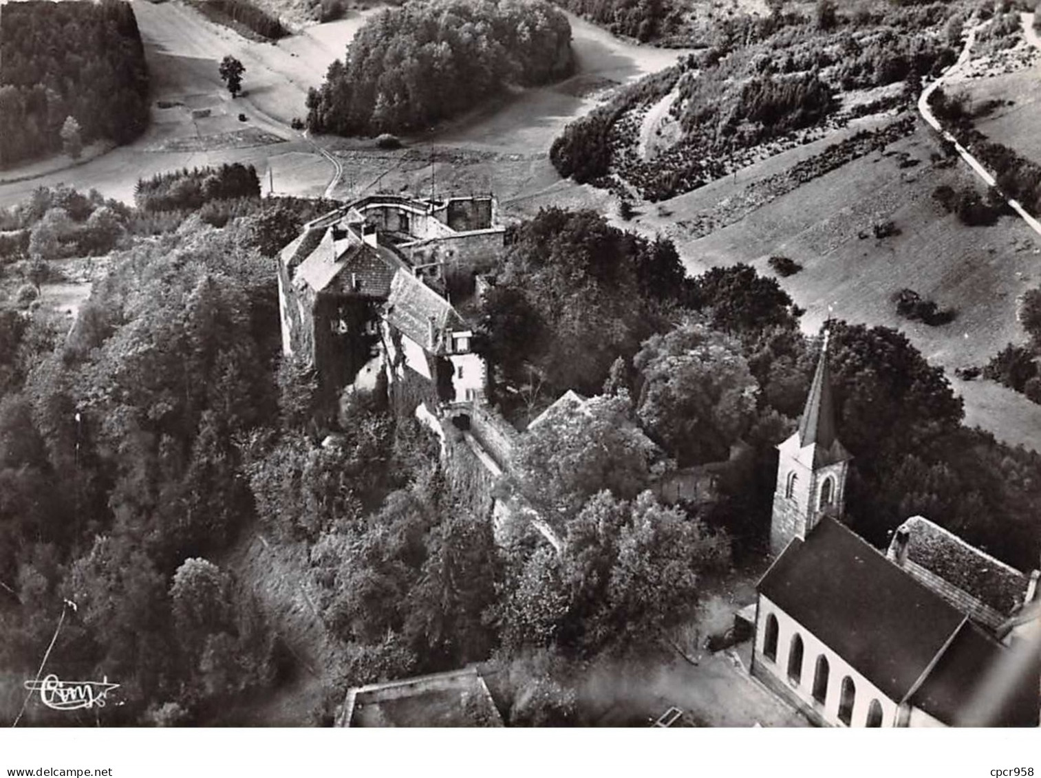 67  . N°101982. Cpsm .10x15 Cm  .la Petite Pierre .vue Aerienne Du Chateau . - La Petite Pierre