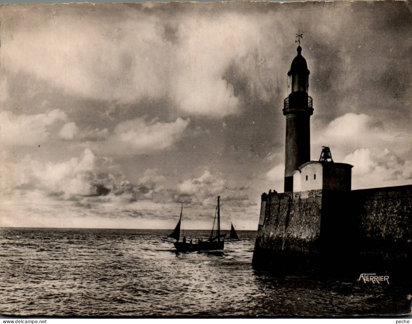 N°381 Z -cpsm Le Tréport -le Phare à L'entrée Du Port- - Phares