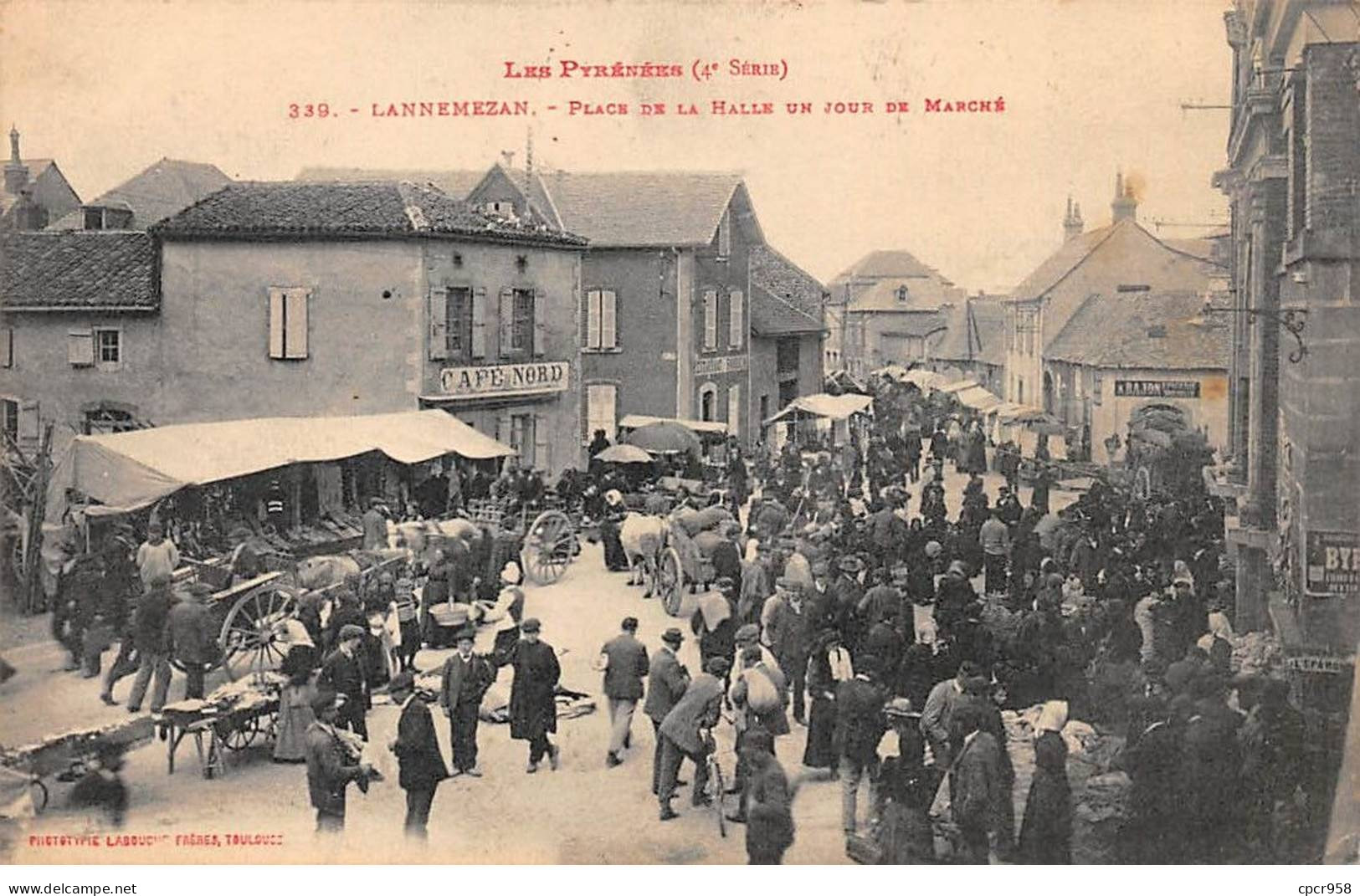 65 - LANNEMEZAN - SAN42591 - Place De La Halle Un Jour De Marché - Lannemezan