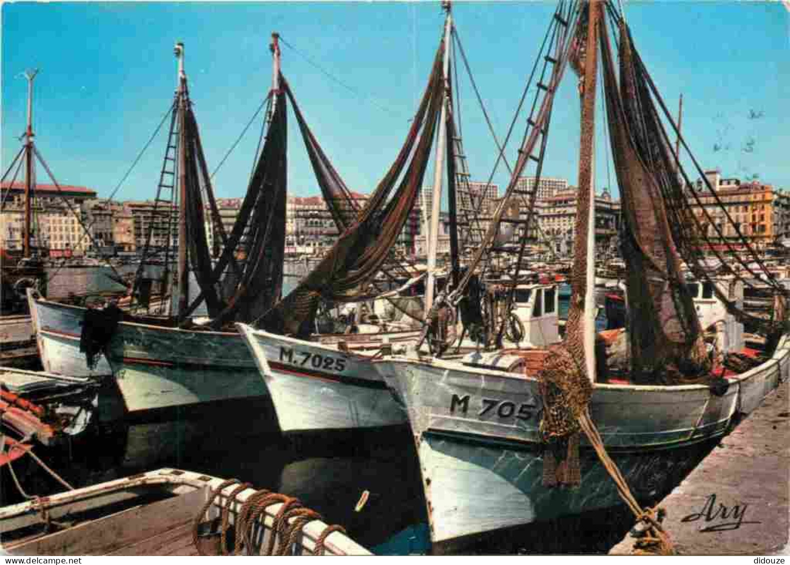 13 - Marseille - Dans Le Port Chalutiers Attendant Le Départ - Bateaux - CPM - Voir Scans Recto-Verso - Joliette