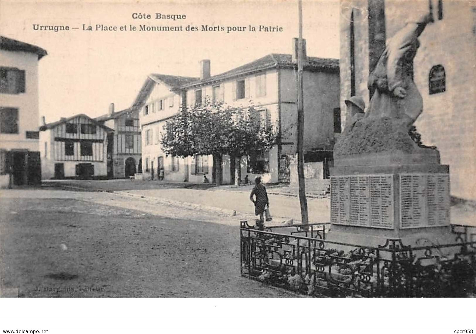 64 . N°51431 . Urrugne . La Place Et Le Monument Des Morts - Urrugne