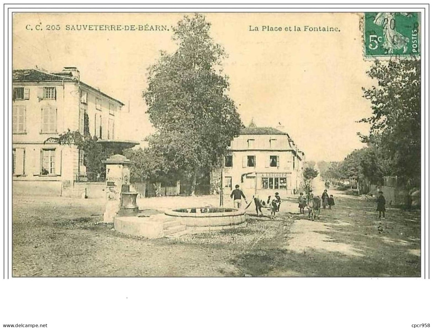 64.SAUVETERRE DE BEARN.LA PLACE ET LA FONTAINE.MAGASIN A LESCOUTE.ANE - Sauveterre De Bearn