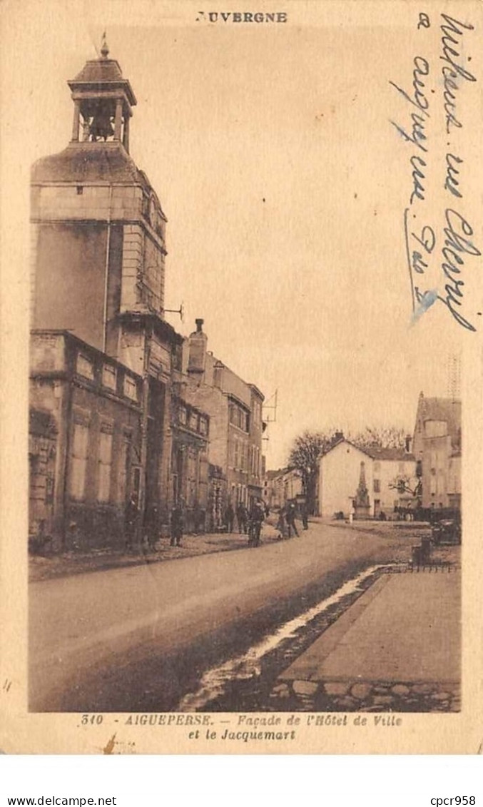 63. N°103798 .aigueperse .facade De L Hotel De Villeet Le Jacquemart . - Aigueperse