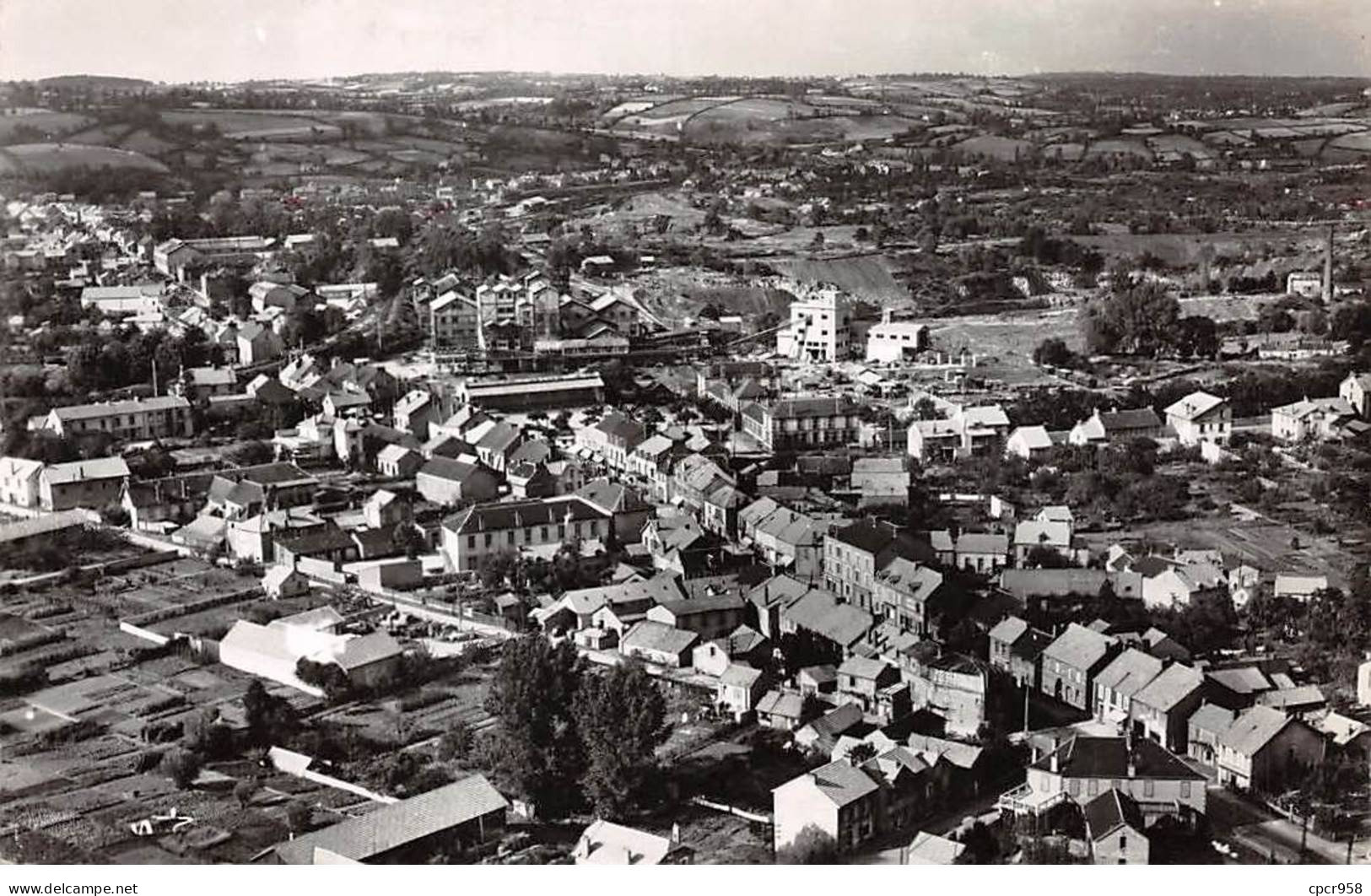 63 - St Eloy Les Mines - SAN22953 - Vue Aérienne Sur La Rue Jean Jaurès Et Le Puits St Joseph - CPSM 14X9 Cm - Saint Eloy Les Mines