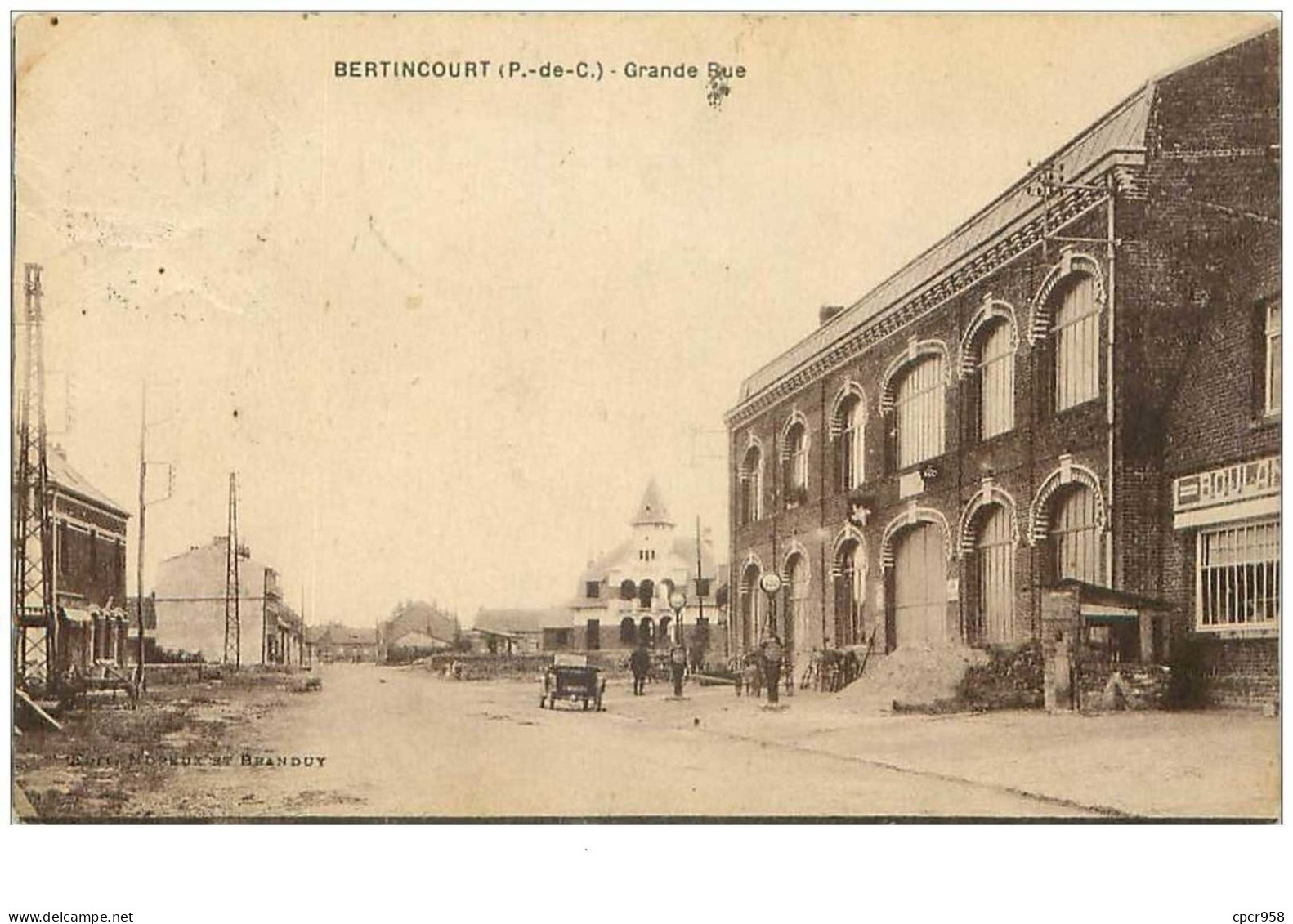 62.BERTINCOURT.n°22777.GRANDE RUE.POMPE A ESSENCE.VOIR ETAT - Bertincourt