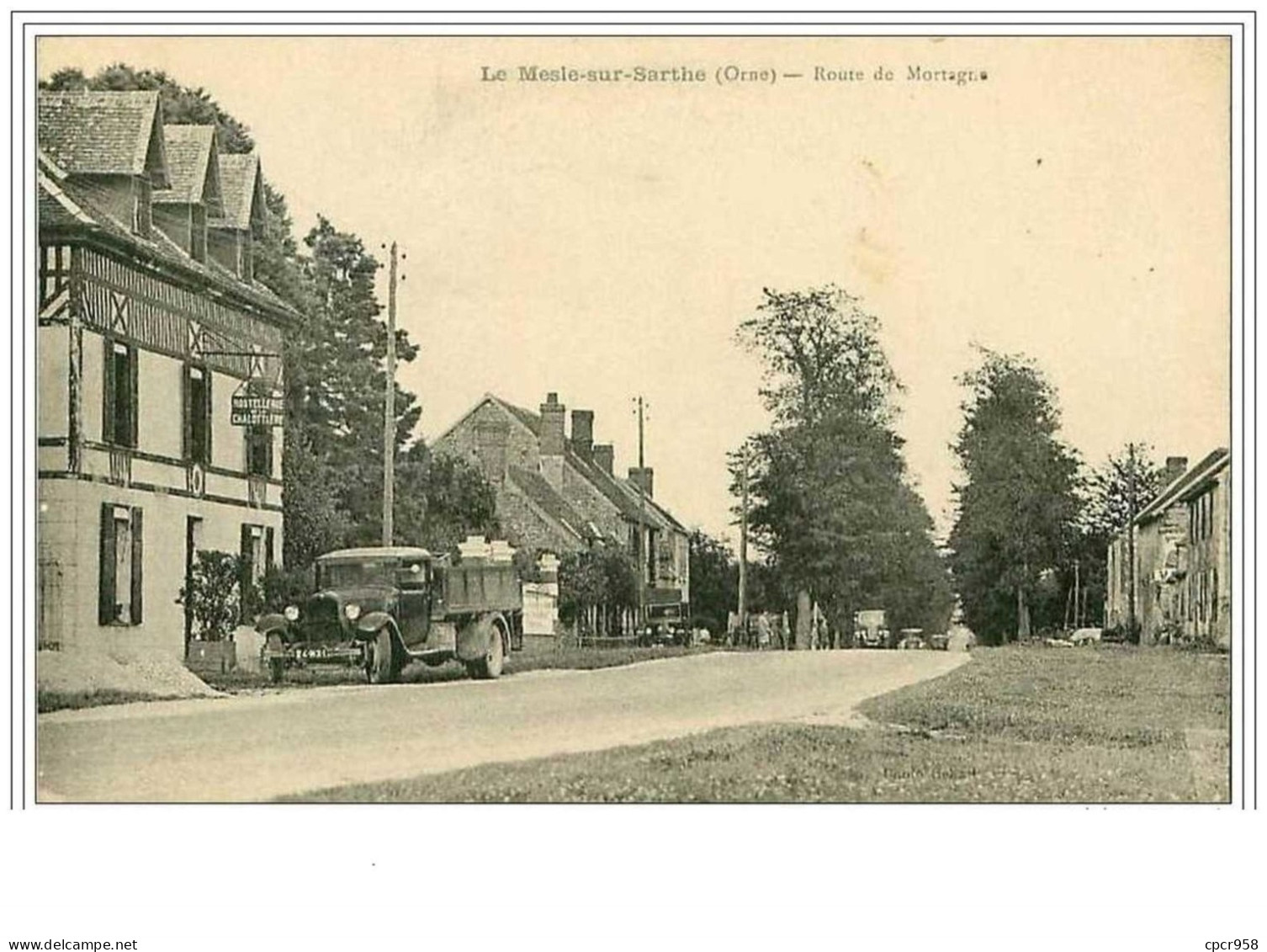 61.LA MELE SUR SARTHE.ROUTE DE MORTAGNE.HOSTELLERIE DE LA CHALOTTIERE.CAMION BERLIET - Le Mêle-sur-Sarthe