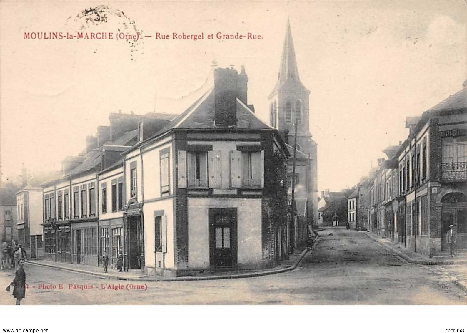 61    .    N°202466      . MOULINS LA MARCHE  .  GRANDE RUE - Moulins La Marche