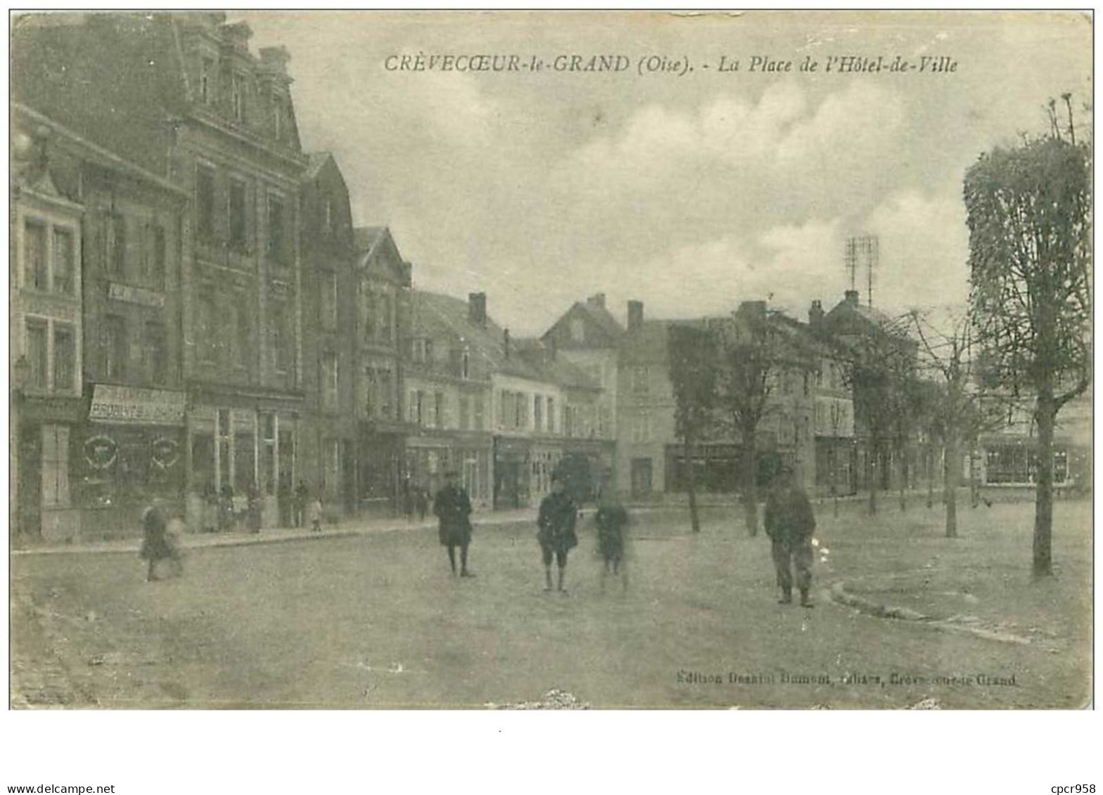 60.CREVECOEUR LE GRAND.n°18930.LA PLACE DE L'HOTEL DE VILLE.MANQUES.VOIR ETAT - Crevecoeur Le Grand