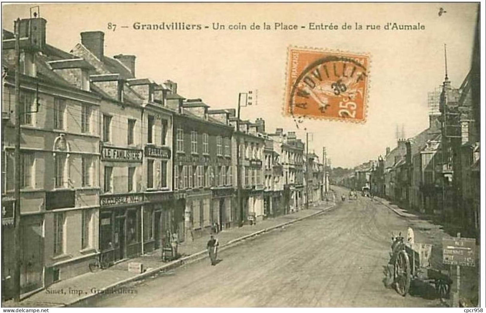 60.GRANDVILLIERS.UN COIN DE LA PLACE.ENTREE DE LA RUE D'AUMALE.TAILLEUR - Grandvilliers