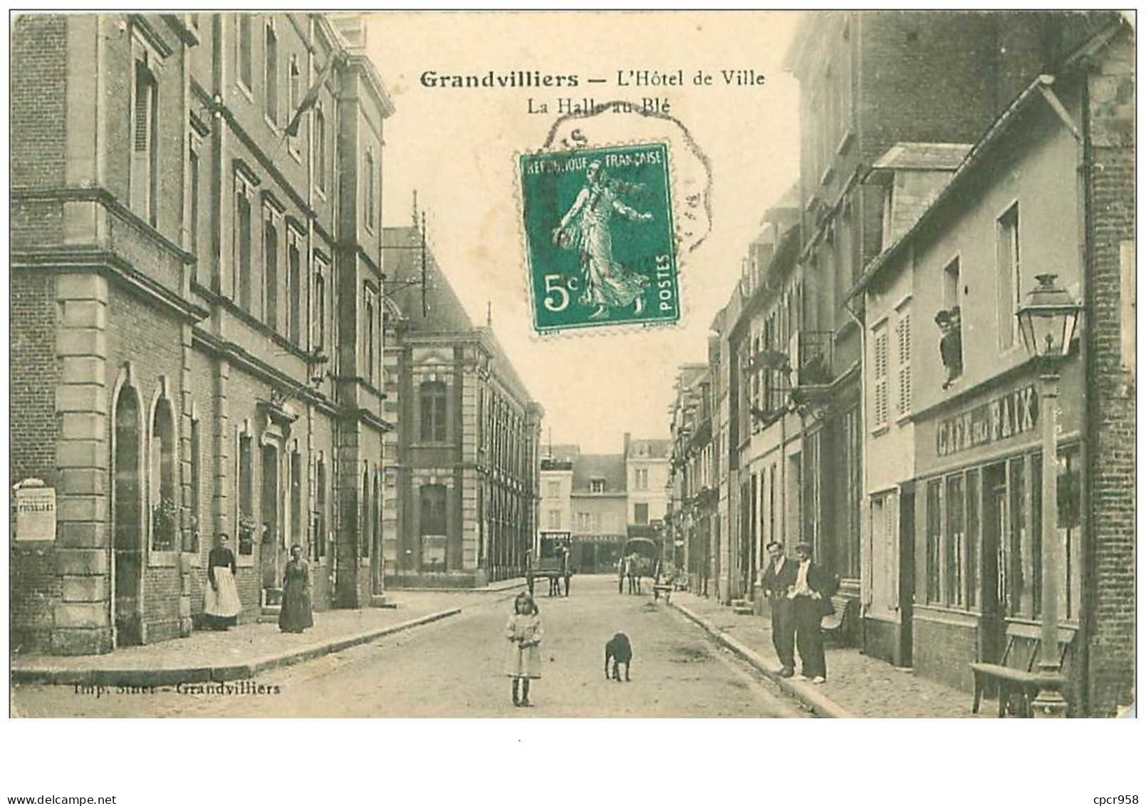 60.GRANDVILLIERS.n°17342.L'HOTEL DE VILLE.LA HALLE AU BLE.CAFE DE LA PAIX - Grandvilliers