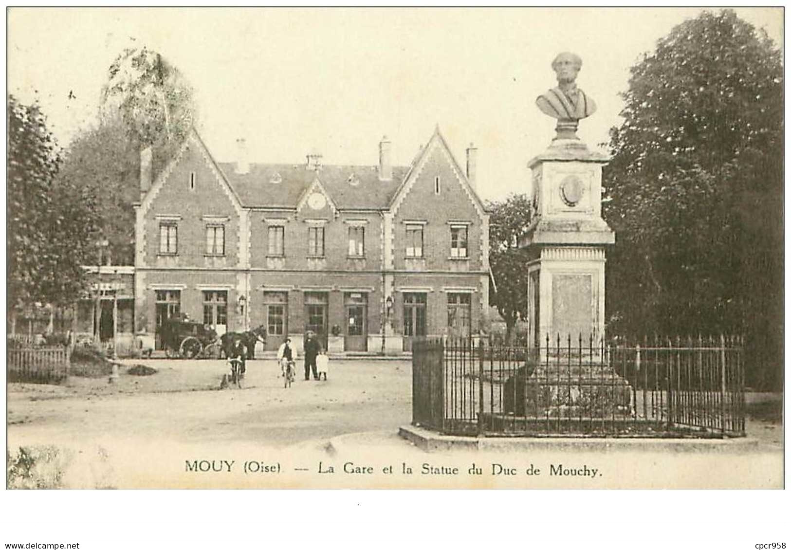 60.MOUY.n°28844.LA GARE ET LA STATUE DU DUC DE MOUCHY - Mouy