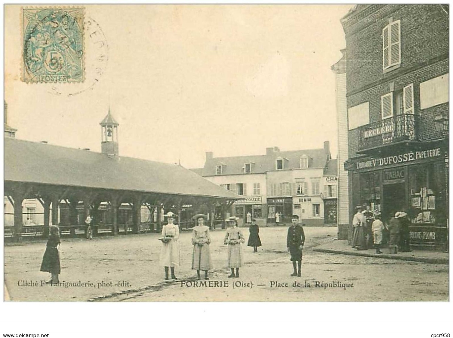 60 . N°37864 .formerie.place De La Republique - Formerie