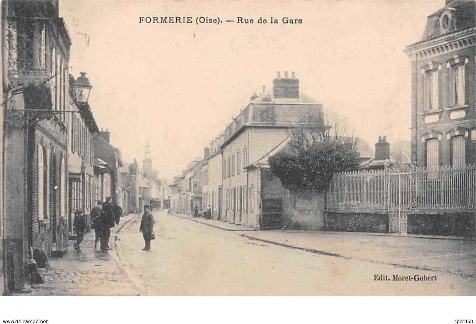 60 . N°52900. FORMERIE. Rue De La Gare - Formerie