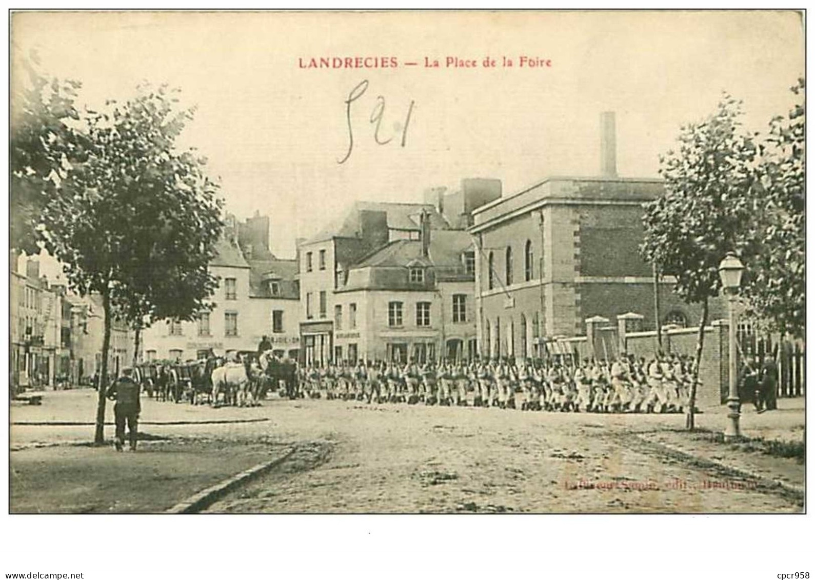 59.LANDRECIES.n°77.LA PLACE DE LA FOIRE.MILITAIRES - Landrecies