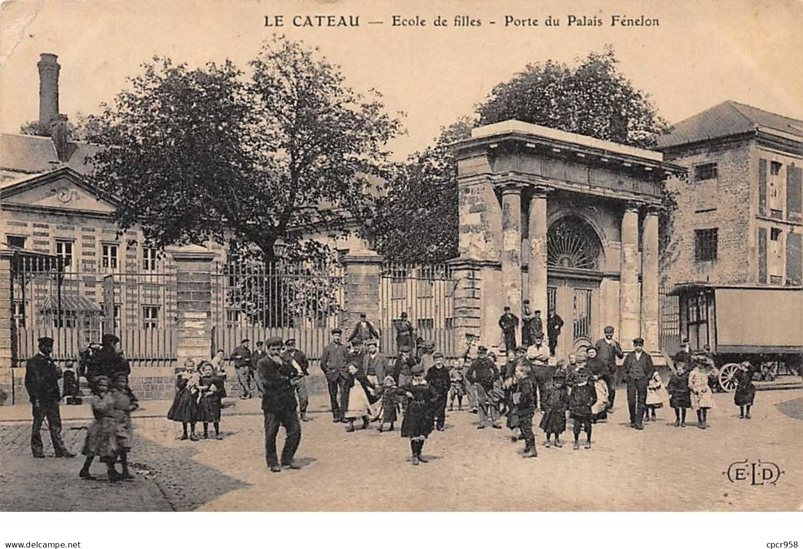 59. N°103736 .le Cateau .ecole Des Filles .porte Du Palais Fenelon . - Le Cateau