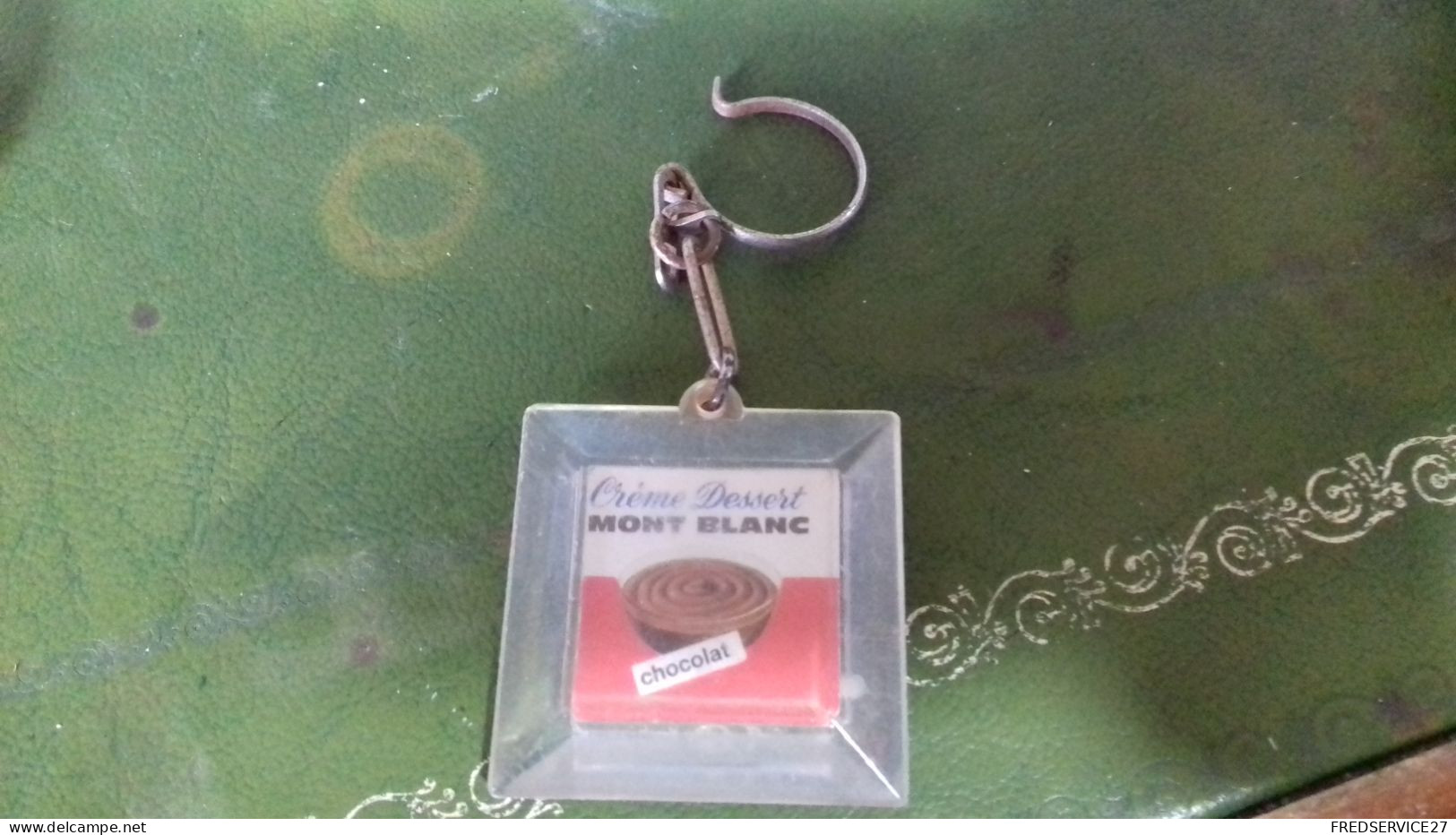 B17/ PORTE CLEF LAIT MONT BLANC - Porte-clefs