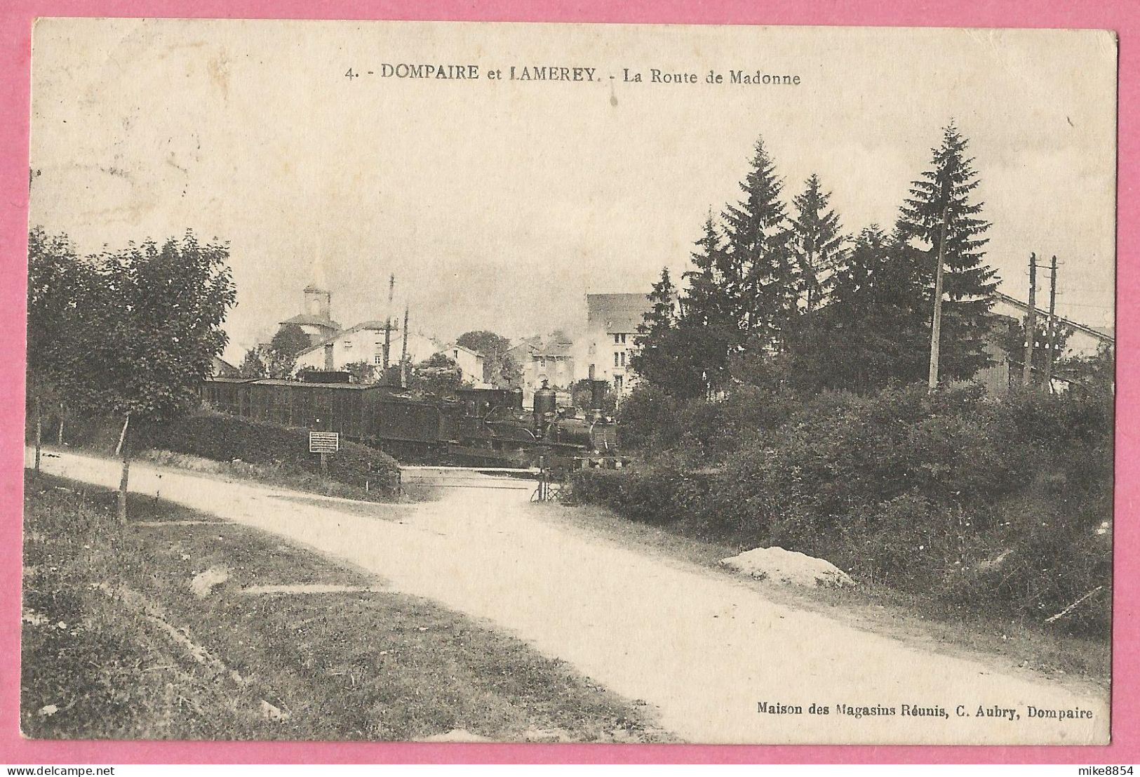 A196  CPA  DOMPAIRE ET LAMEREY   (Vosges)   La Route De Madonne - Passage à Niveau - Train  +++++ - Dompaire