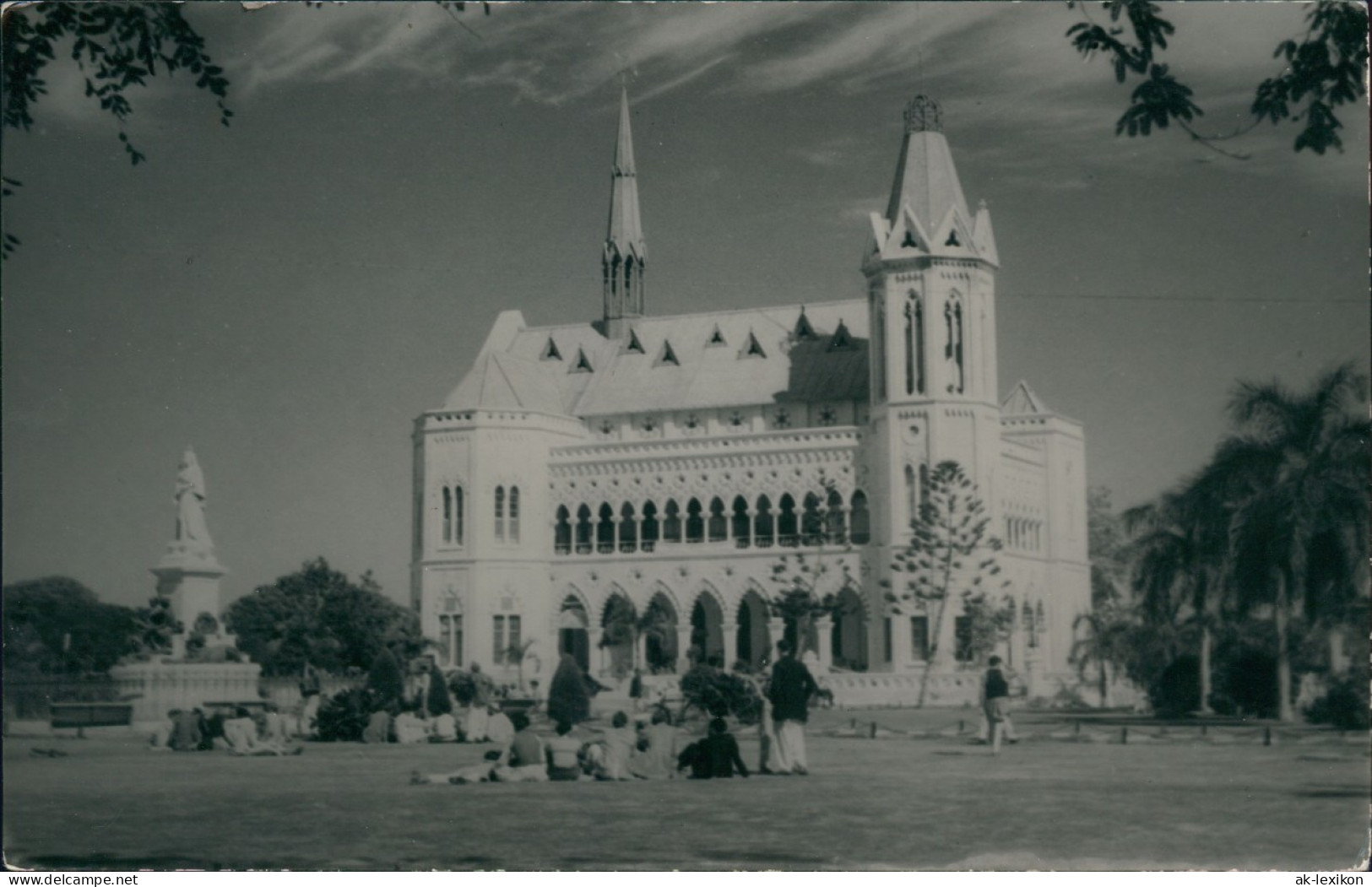 Postcard Karatschi (Karachi) The Frere Hall And Museum. Pakistan 1956 - Pakistán