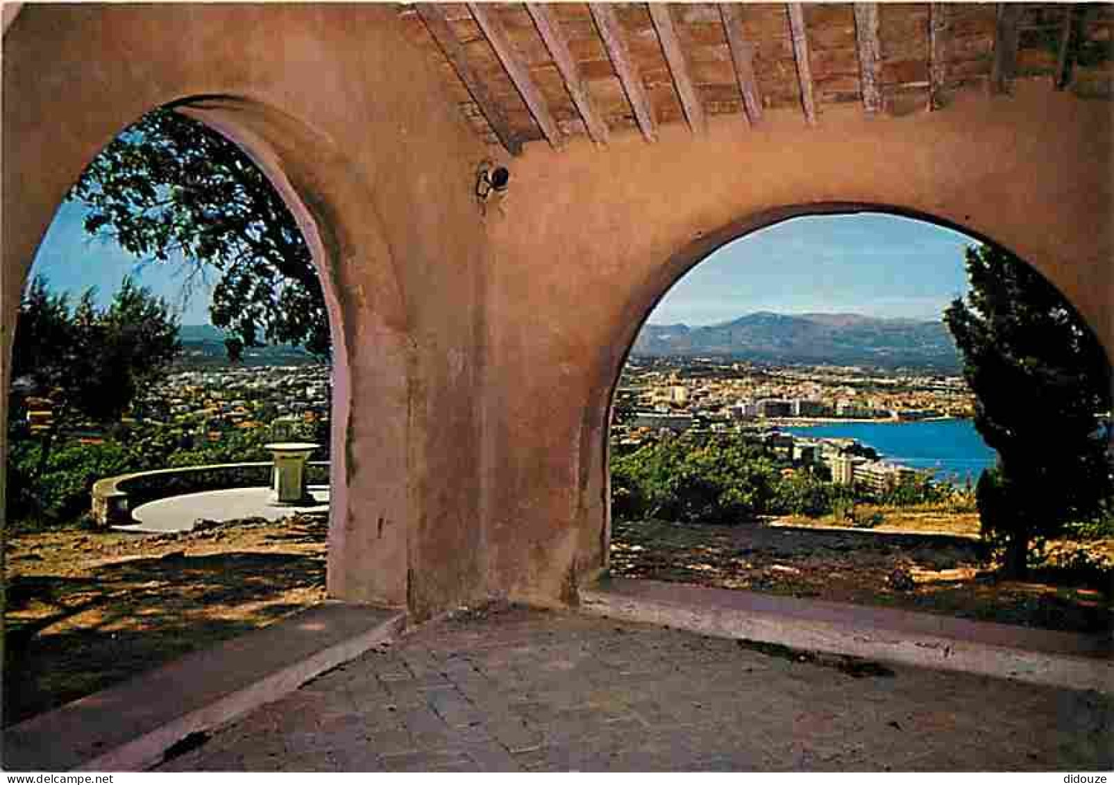 06 - Antibes - La Garoupe - Panorama Sur Antibes Pris De Notre Dame De La Garoupe - CPM - Voir Scans Recto-Verso - Cap D'Antibes - La Garoupe