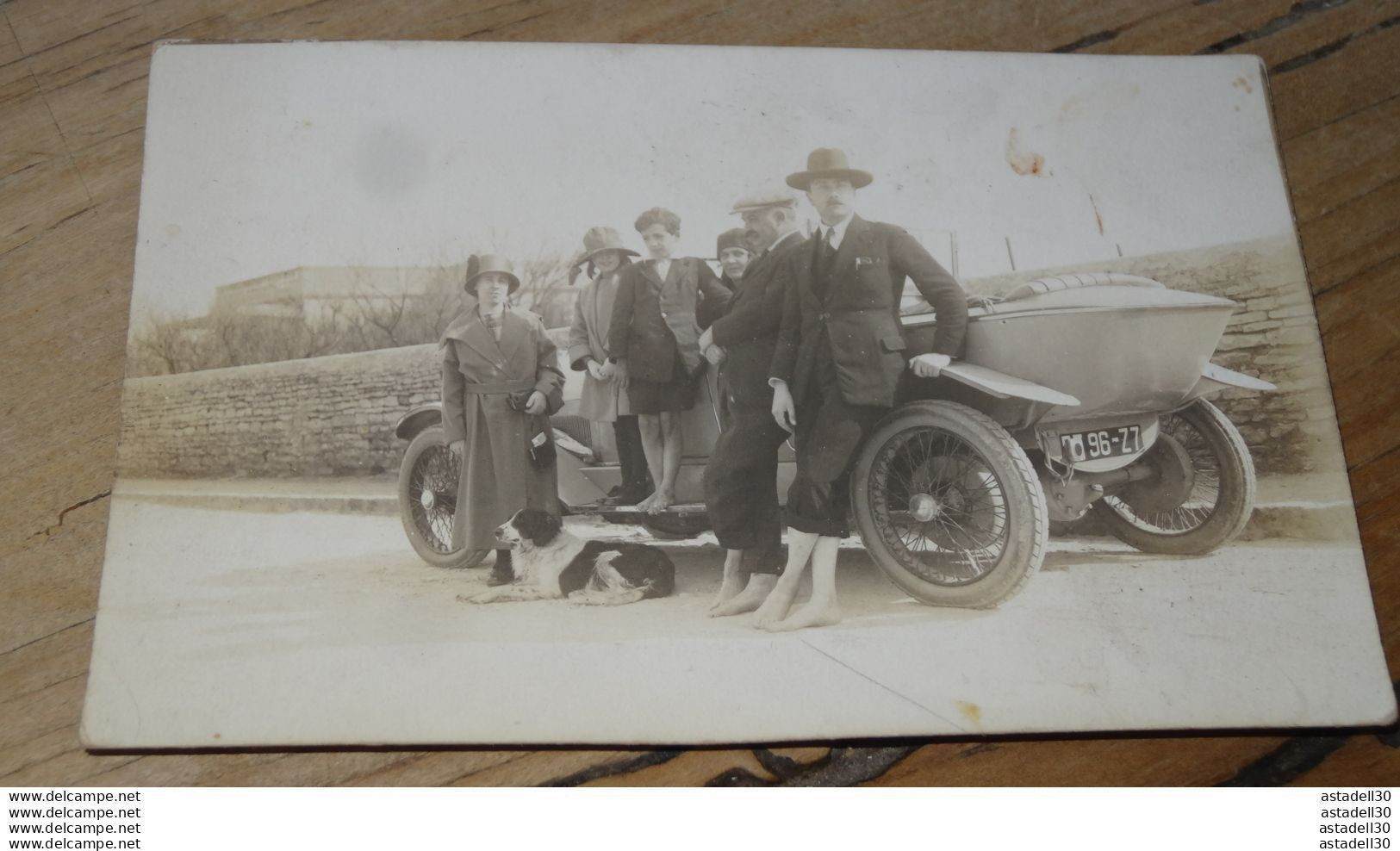 Carte Photo à Identifier, Famille Et Arriere D'automobile ................ 10610 - Da Identificare