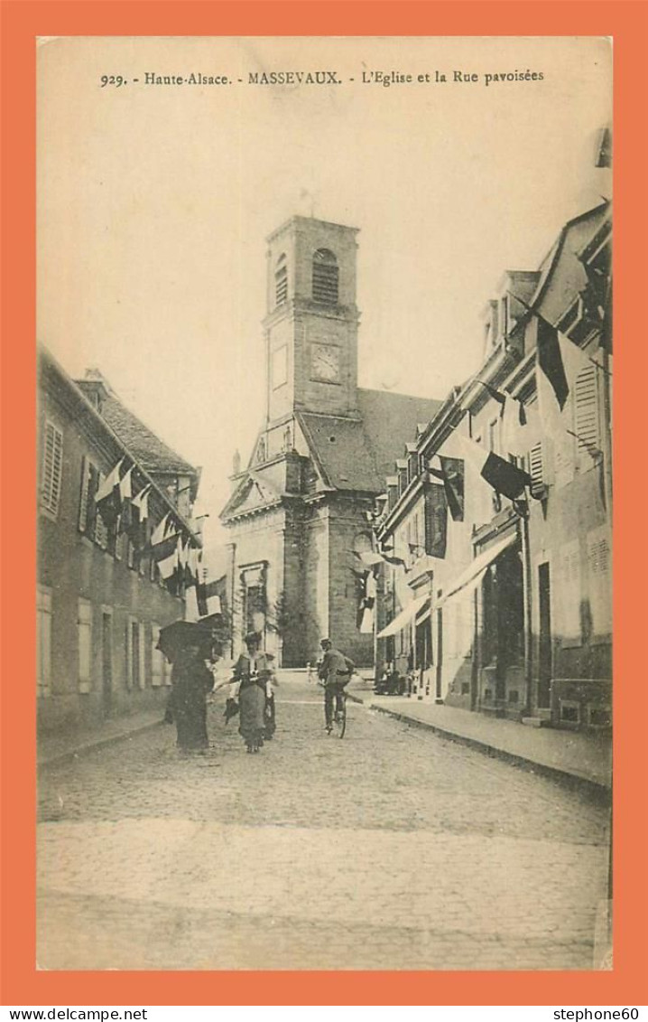 A453 / 641 68 - MASSEVAUX - L' Eglise Et La Rue Pavoisees  /  /  CPA Animee (15) - Masevaux