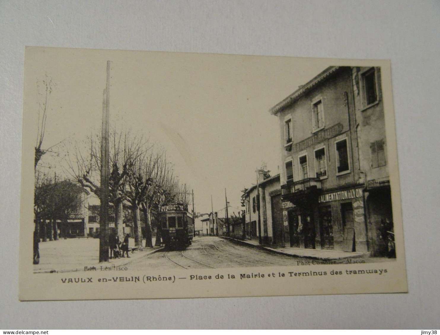 RHONE-VAUX EN VELIN-PLACE DE LA MAIRIE ET LE TERMINUS DES TRAMWAY ANIMEE - Vaux-en-Velin