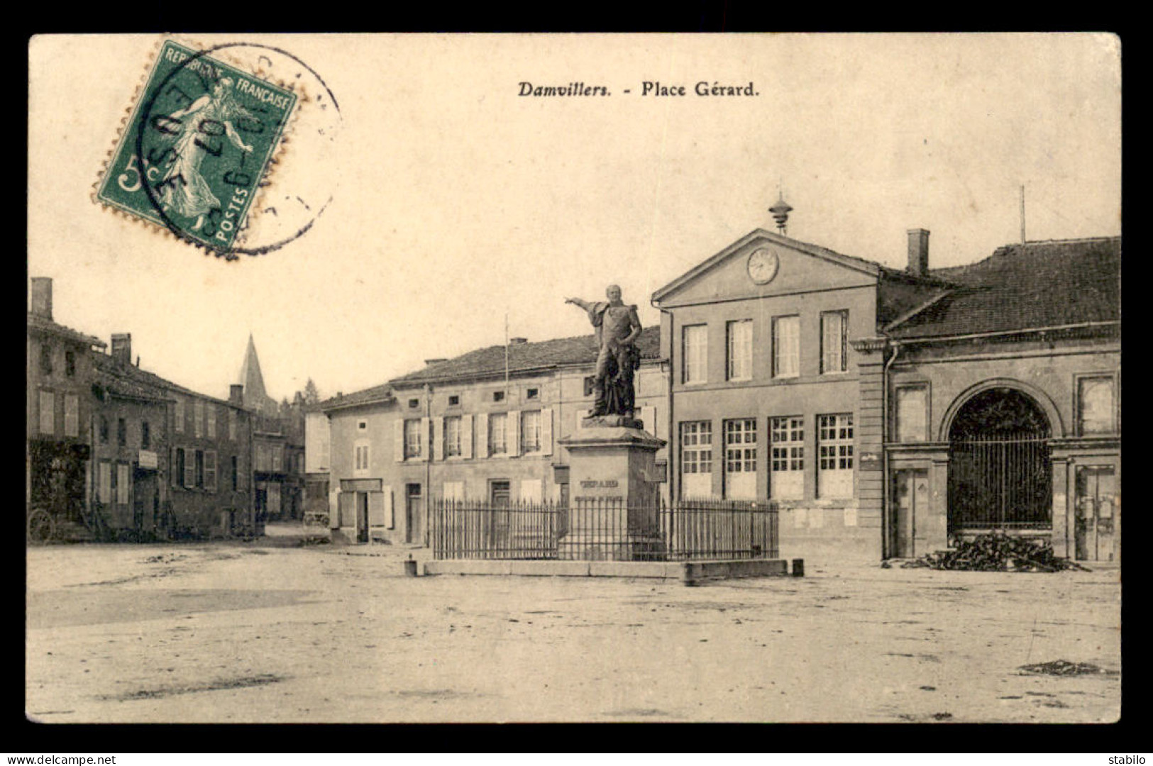 55 - DAMVILLERS - PLACE DU MARECHAL GERARD - SANS EDITEUR - Damvillers