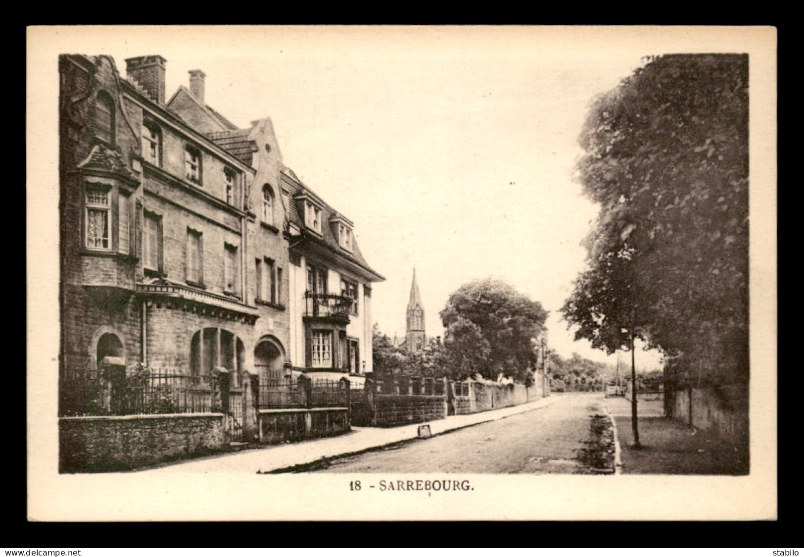 57 - SARREBOURG - UNE RUE - Sarrebourg