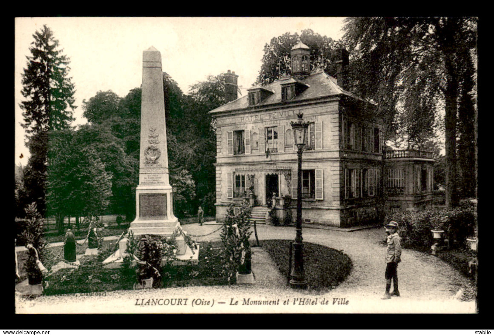 60 - LIANCOURT - LE MONUMENT ET L'HOTEL DE VILLE - Liancourt