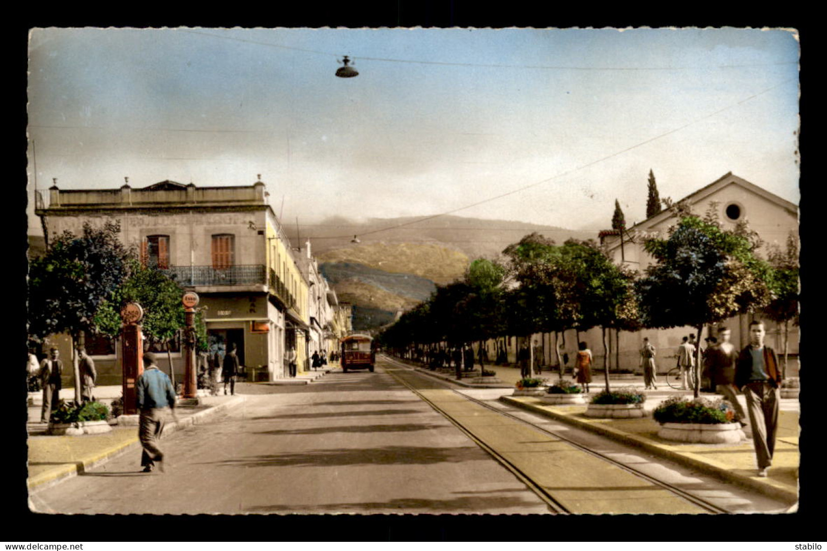 ALGERIE - BLIDA - BOULEVARD TRUMELET - POMPES A ESSENCE ESSO - Blida