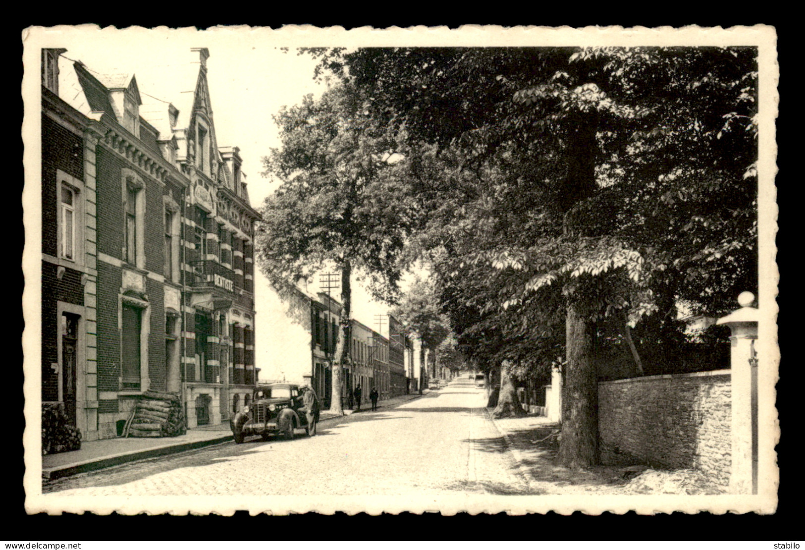 BELGIQUE - NEUFCHATEAU - AVENUE DE LA GARE - Neufchâteau