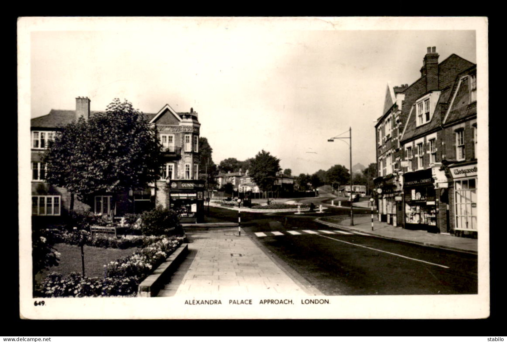 ROYAUME-UNI - ANGLETERRE - LONDON - ALEXANDRA PALACE APPROACH - Hampton Court