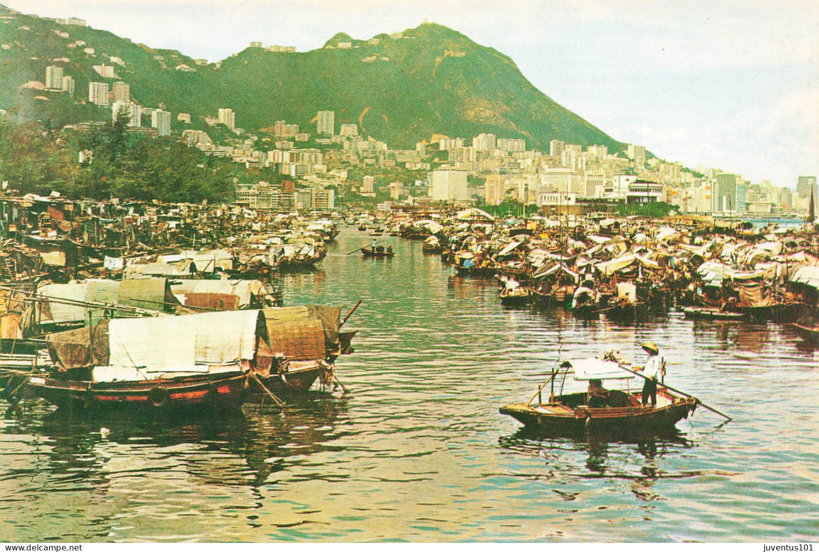 CPSM HONG KONG - Boat People In Causeway Bay Typhoon Shelter    L2835 - Cina (Hong Kong)