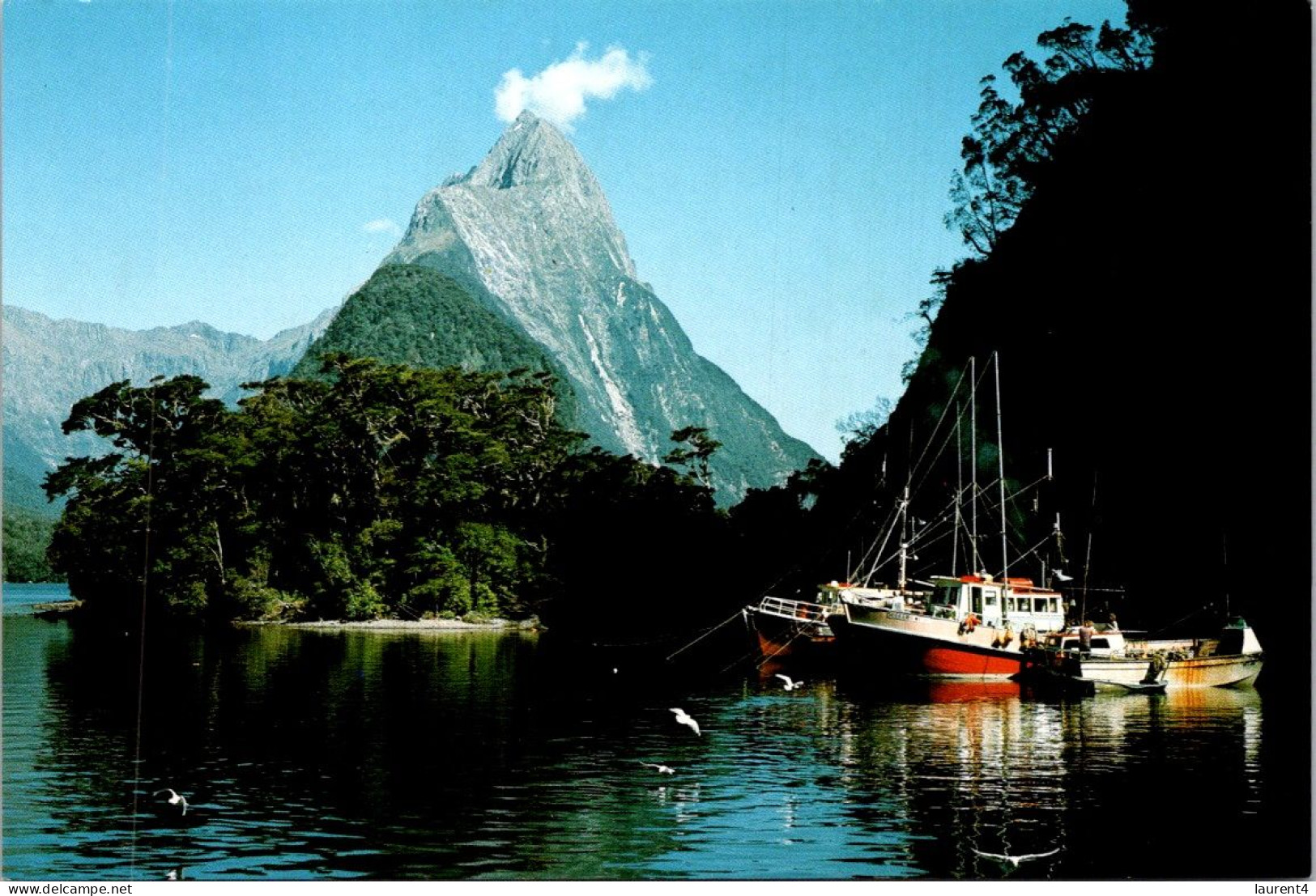 8-4-2024 (1 Z 23) New Zealand - Mitre Peak (UNESCO) - New Zealand