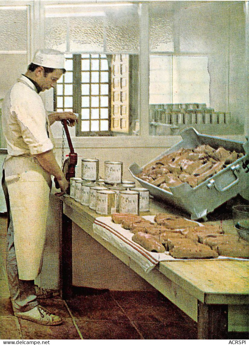 32 Larressingle  Fabrique Du Foie-gras (deux Petites Photos) (Scan R/V) N°   68   \MS9074 - Condom