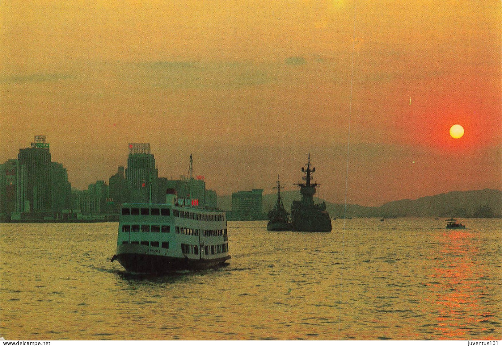 CPSM The Hong Kong Harbour Tour Night    L2835 - Cina (Hong Kong)