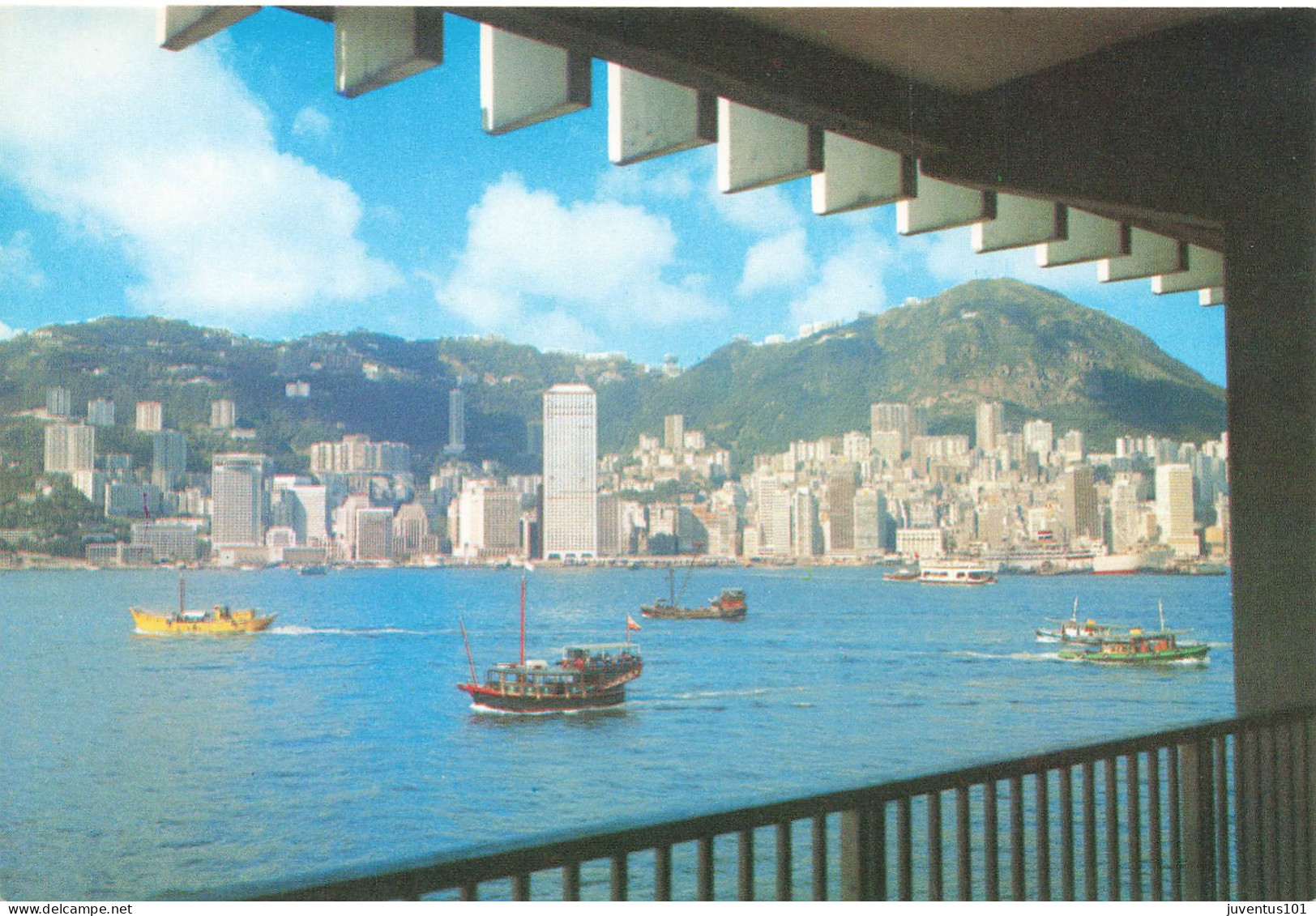 CPSM Hong Kong-Central District View From Kowloon    L2835 - Cina (Hong Kong)