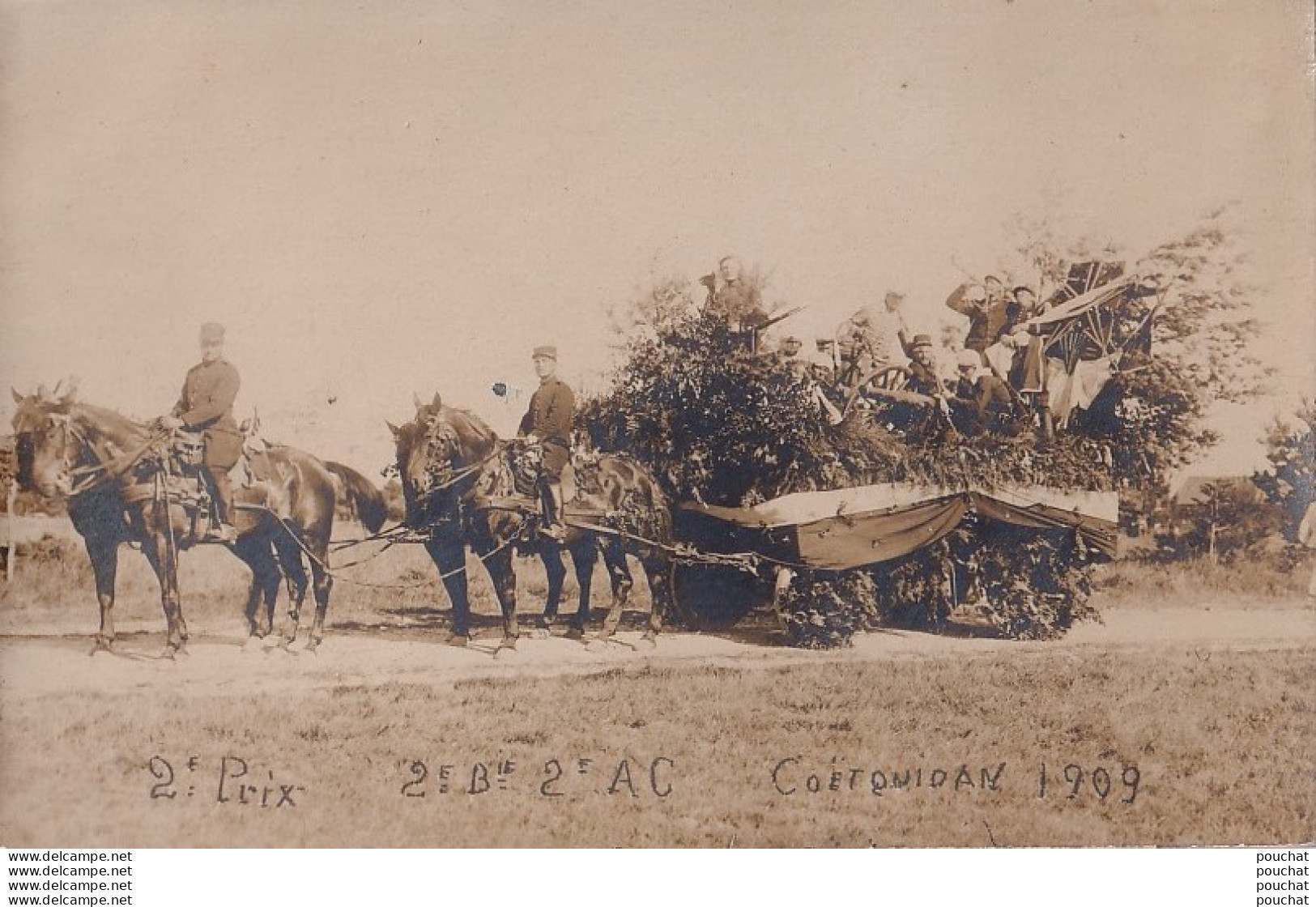 COËTQUIDAN FETE DU CAMP LE 14 JUILLET 1909 - ENSEMBLE DE 2 CARTES PHOTOS - LE 1 ER PRIX ET LE DEUXIEME PRIX - 4 SCANS - Guer Coetquidan