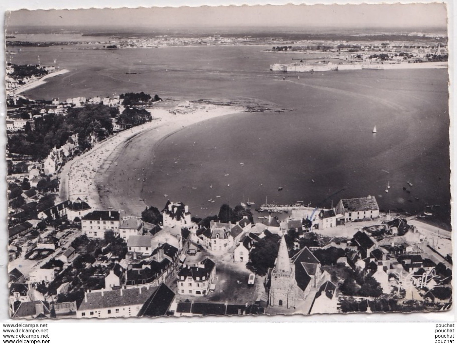 B23-56) LARMOR PLAGE (MORBIHAN) VUE AERIENNE - L' EGLISE ET LA PLAGE DE TOULHARS  - ( OBLITERATION DE 1958 -2 SCANS ) - Larmor-Plage