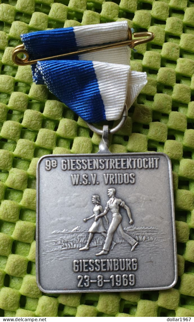 Medaile   :9e. W.s.v. Vridos ( Oud ) Giessenburg 23-8-1969 .(z.h. ) -  Original Foto  !!  Medallion  Dutch - Sonstige & Ohne Zuordnung