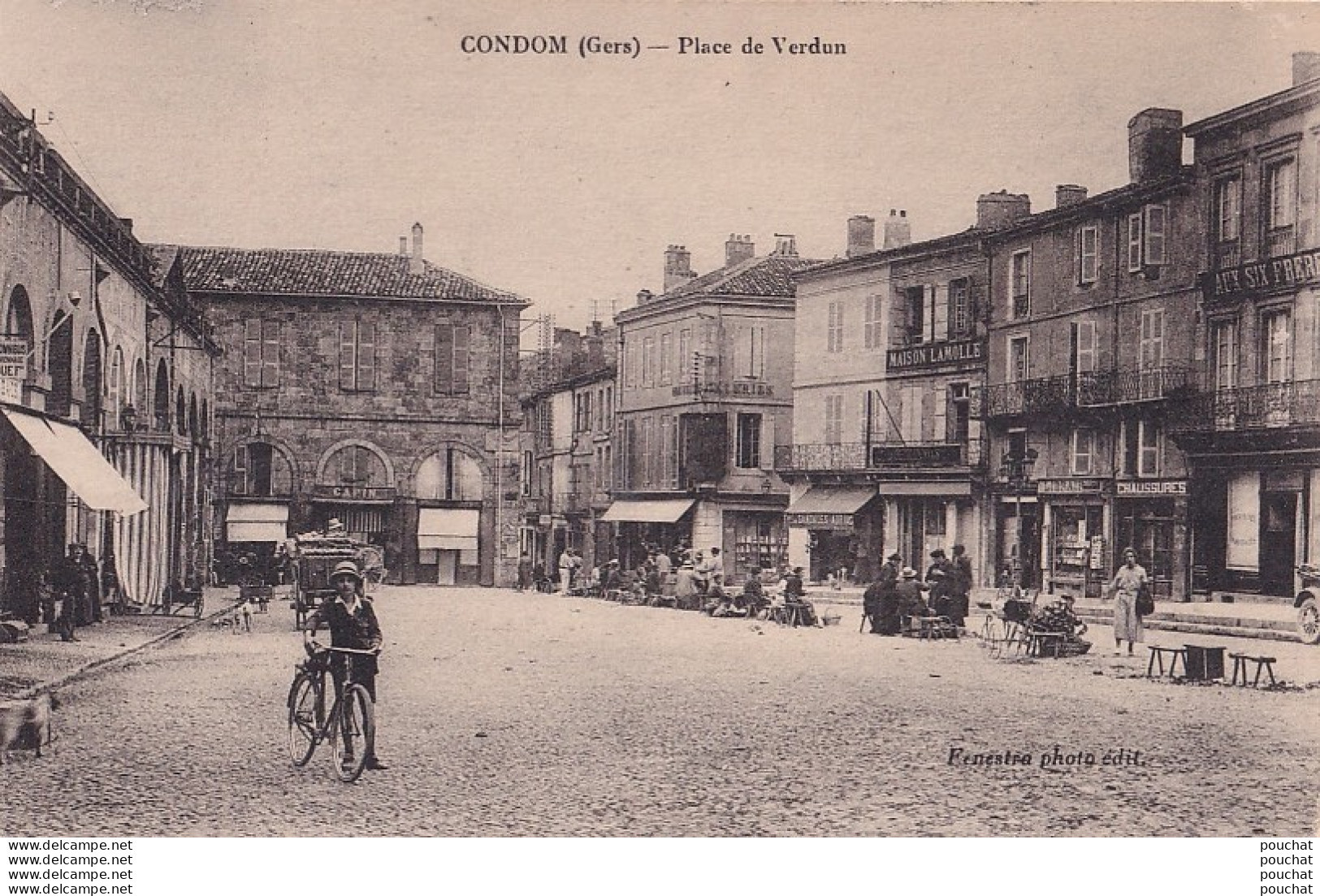 J3-32) CONDOM (GERS) PLACE DE VERDUN - ( ANIMEE - MARCHE - HABITANTS - 2 SCANS ) - Condom