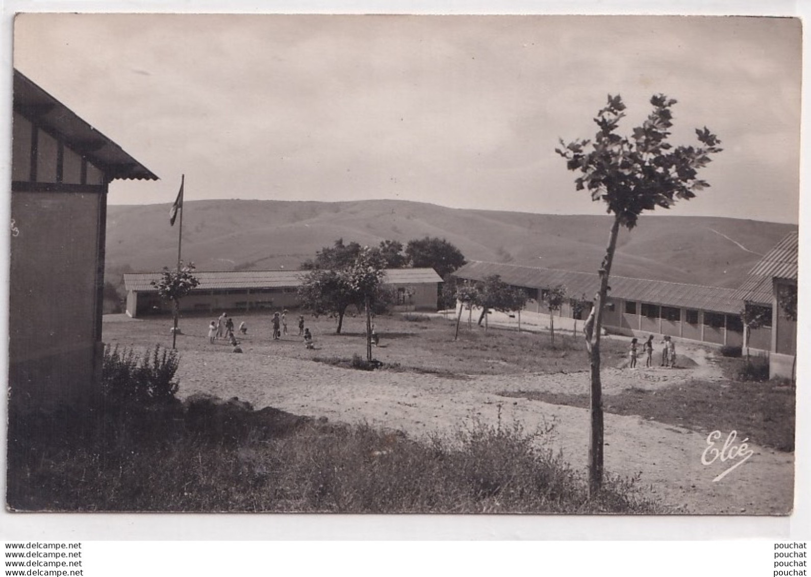 64) URRUGNE - COLONIE DE VACANCES DES P.T.T. REGION DE BORDEAUX - VUE D ' ENSEMBLE DE LA COLONIE - ( 2 SCANS ) - Urrugne